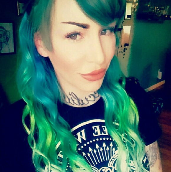 Meet your Posher, RiRi 💖🤘💎🌈 - Picture 8 of 8